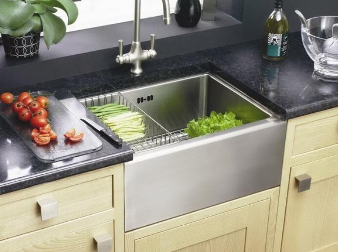 clean kitchen sink